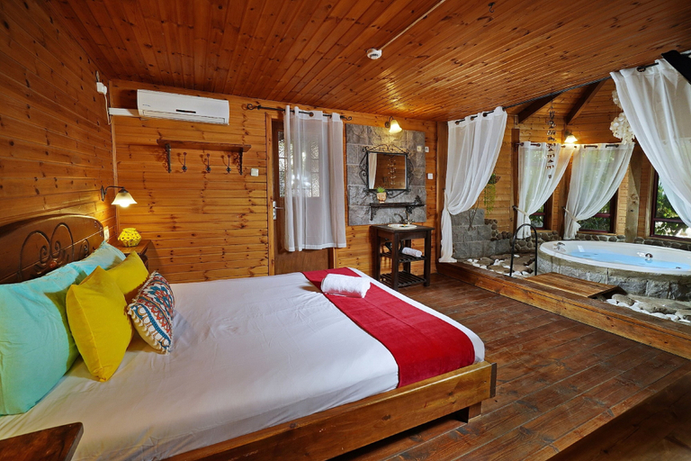 Bedroom 5, Curry