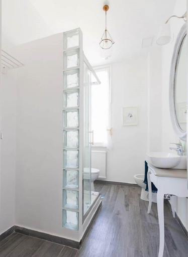 Bathroom 5, B&B In White, Roma
