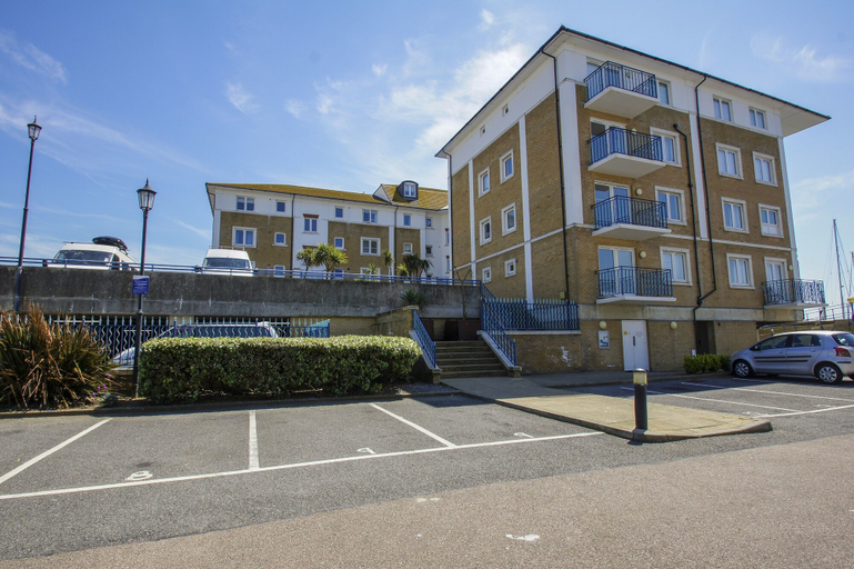 Exterior & Views 2, Marina Apartment Parking by Brighton Holiday Lets, Brighton and Hove