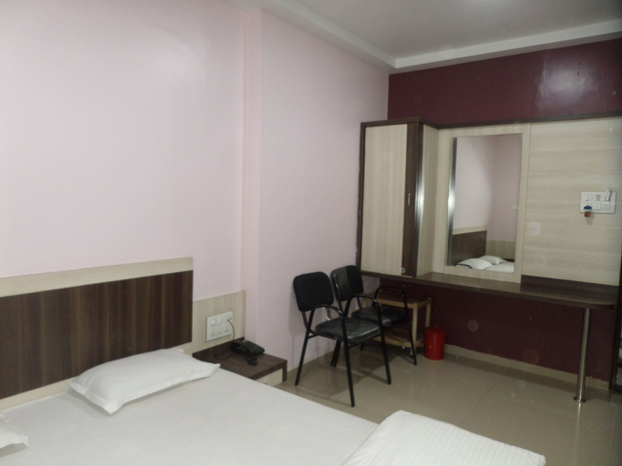 Bedroom 2, Hotel Amit Plaza, Dhule