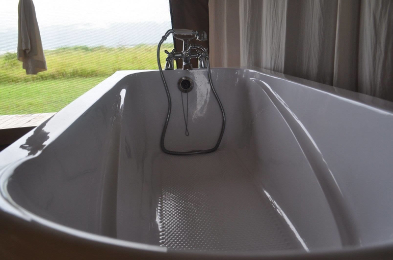 Bathroom 4, Ntoroko Game Lodge, Ntoroko