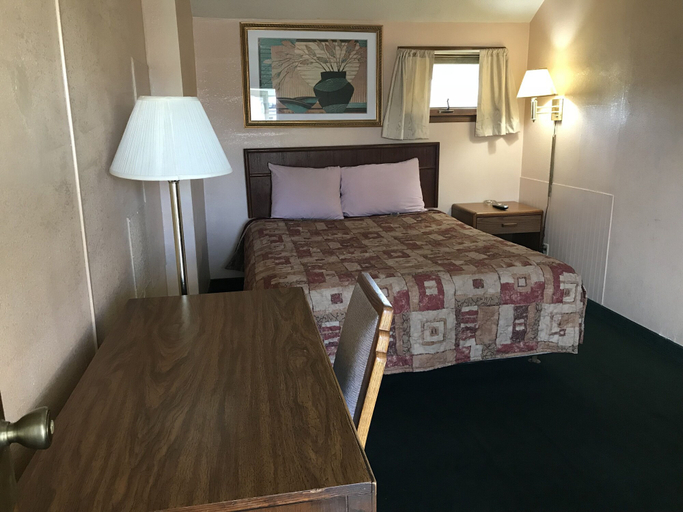 Bedroom 3, West Motel, Stephenson
