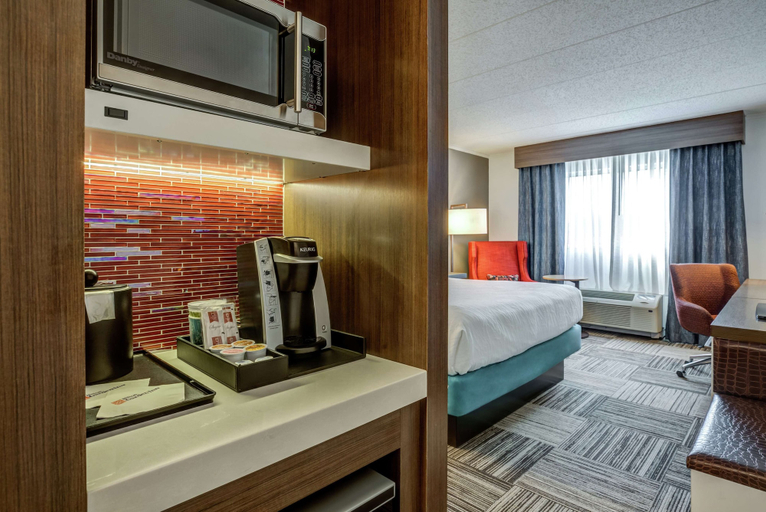 Bedroom 3, Hilton Garden Inn Boston/Waltham, Middlesex