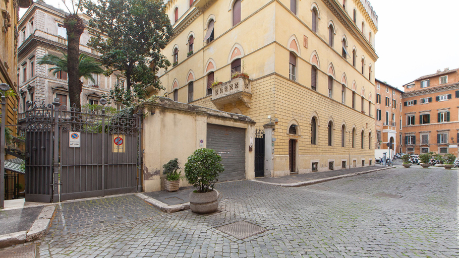 Exterior & Views, Rental In Rome Portico Ottavia Garden, Roma
