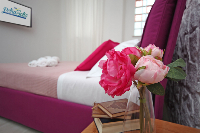 Bedroom 5, Petra Solis, Taranto