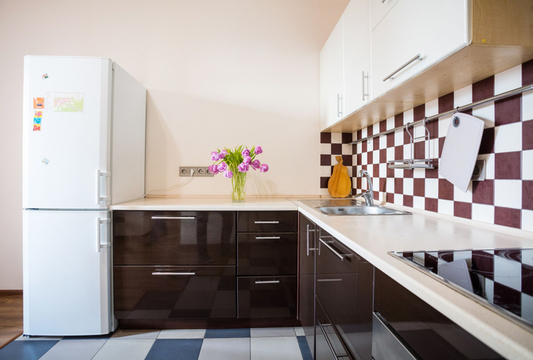 Others 5, Apartment near Obolon metro station, Obolons'kyi
