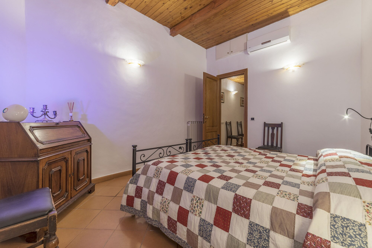 Bedroom 2, Villa Borghese Roomy Flat, Rome