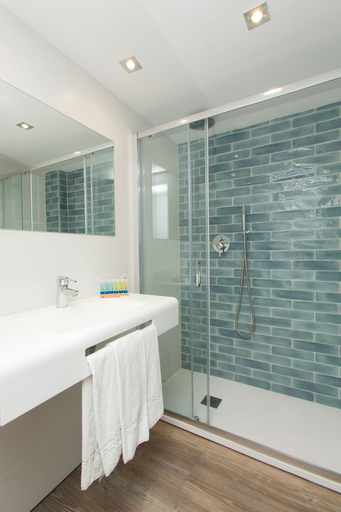 Bathroom 5, Hotel Pinos Playa, Baleares