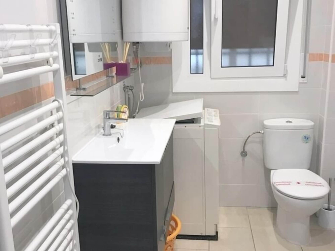 Bathroom, Apartamento Ángeles 58, Girona