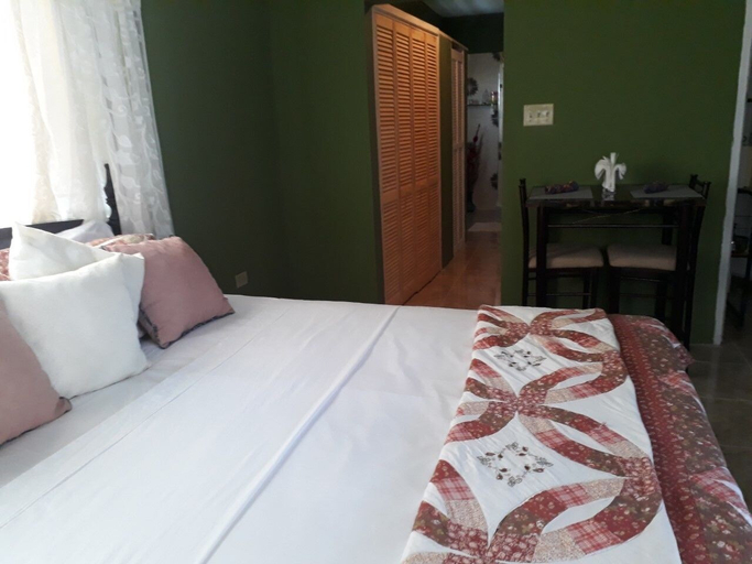 Bedroom 2, Ochi Cottage