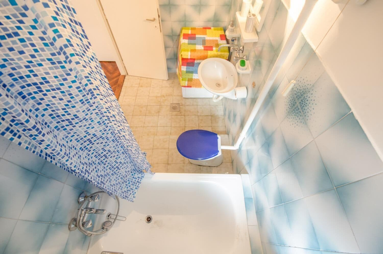 Bathroom 2, The Box Apartments, Belgrade