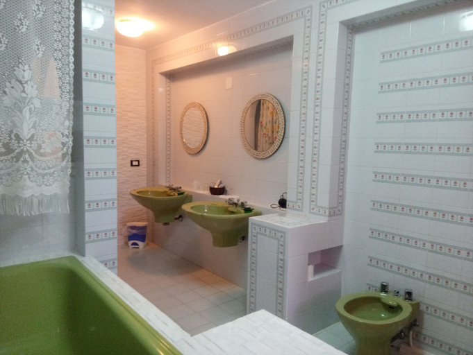 Bathroom 5, Villa Corrias, Cagliari