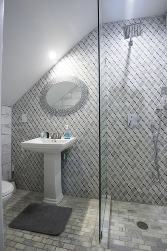 Bathroom 4, Elegant NOLA Chateau: Prime Spot - By YouRent, Orleans