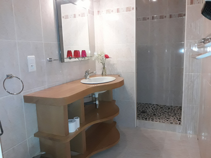 Bathroom 5, Chambre d'hôtes Azkena, Pyrénées-Atlantiques