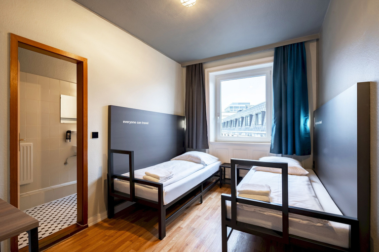 Bedroom 3, a&o Berlin Friedrichshain, Berlin