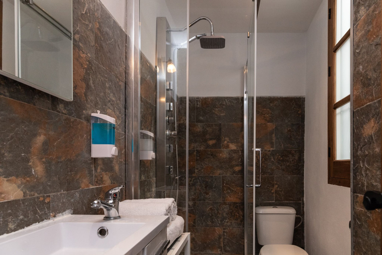 Bathroom 4, Alhambra Sonder Apartments, Granada