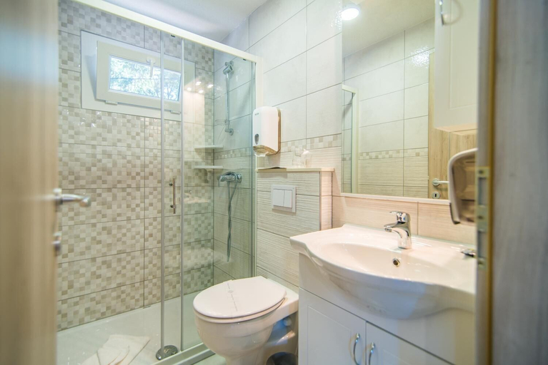 Bathroom 4, Centinera Mobile Homes, Medulin