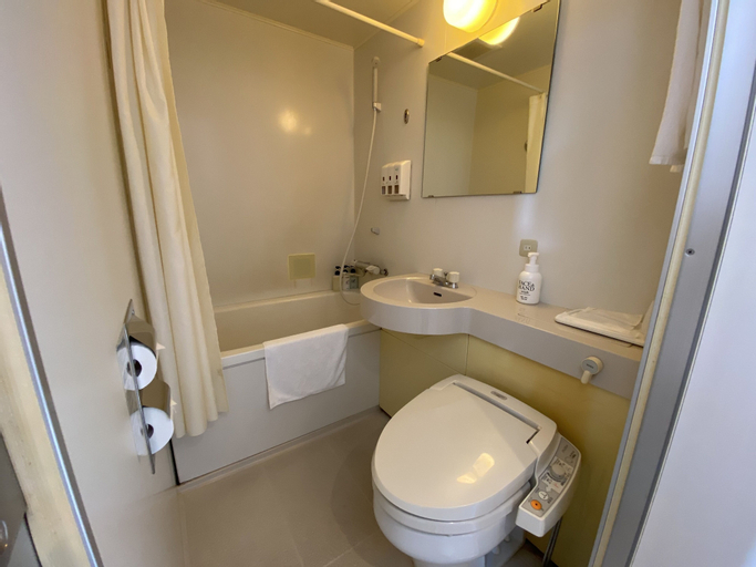 Bathroom 16