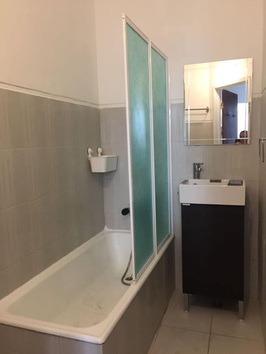 Bathroom 4, 2 Bedroom Self Contained Apartment, Oeiras