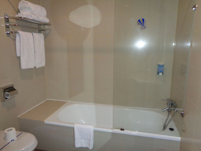 Bathroom 3, Hotel Villa de Betanzos, A Coruña