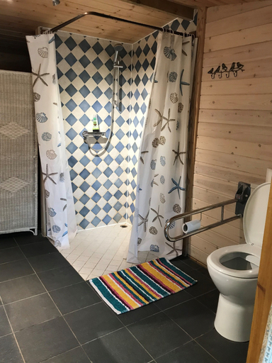 Bathroom 4, Cotswolds Camping at Holycombe, Gloucestershire