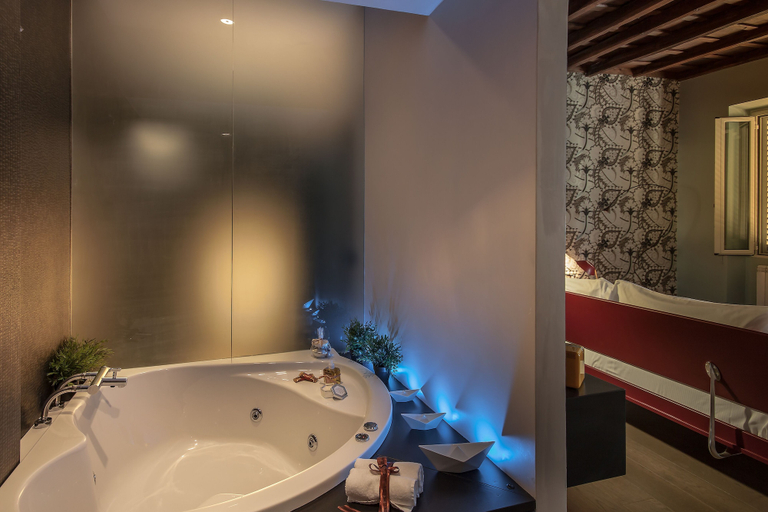 Bathroom 5, Frattina 57, Rome