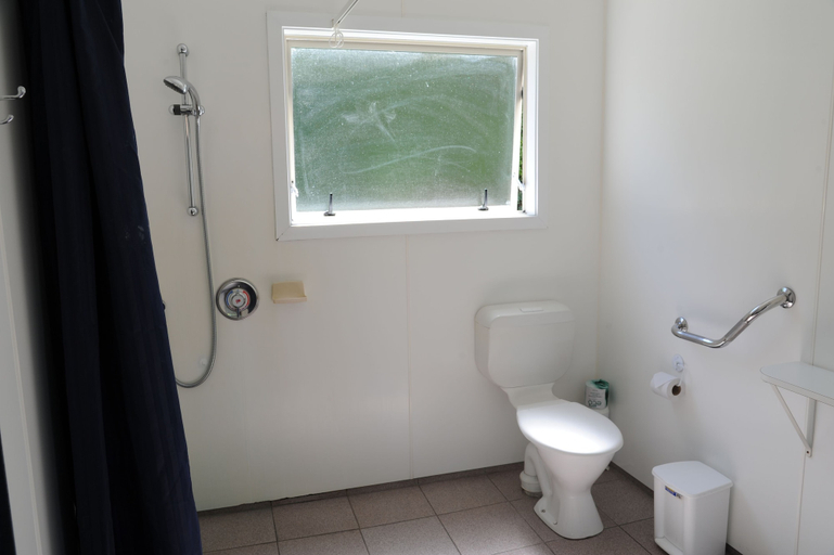 Bathroom 4, Blenheim Bridges Holiday Park, Marlborough