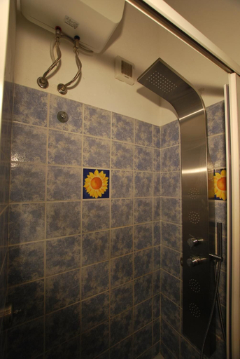 Bathroom 3, Ambra, Messina