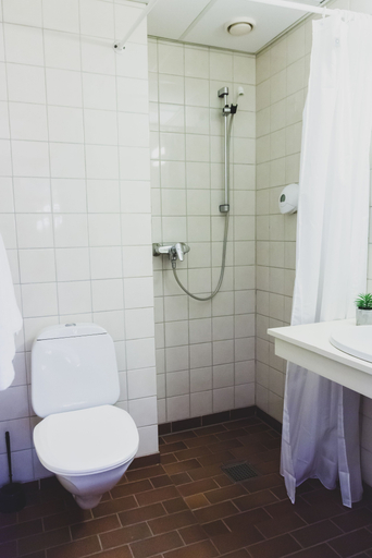 Bathroom 4, Frøken Skjolds Hotel, Vefsn