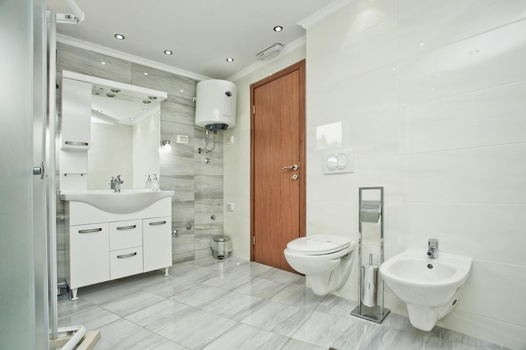 Bathroom 3, Apartments Admiral