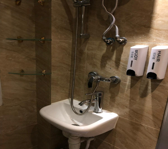 Bathroom 5, Rich Hostel, Kowloon