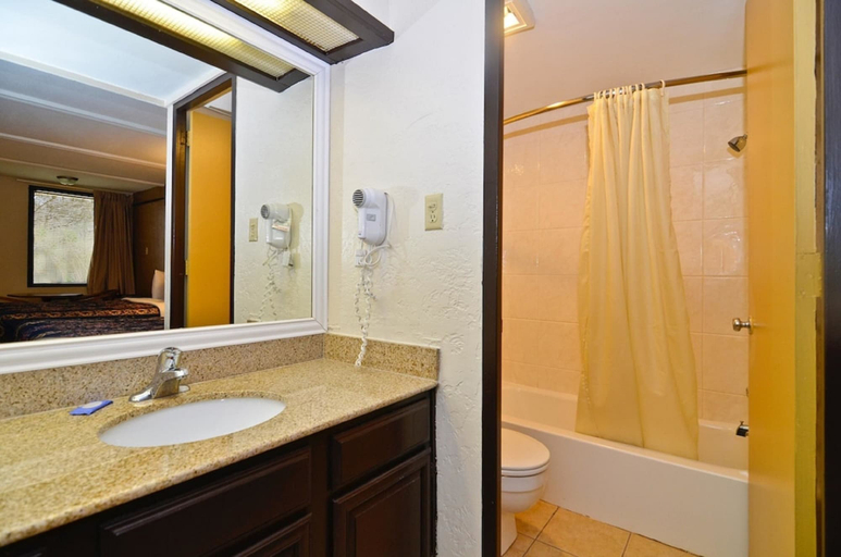 Bathroom 4, Stay Express Inn Athens, Henderson
