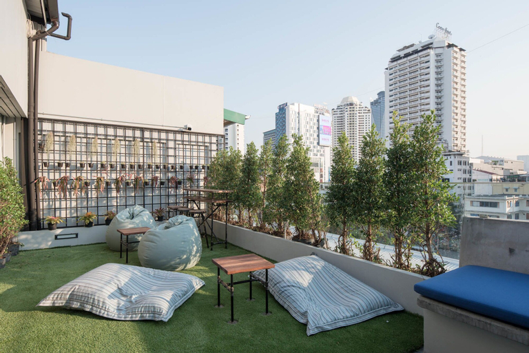 Exterior & Views 20
