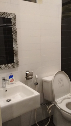 Bathroom 3, SleepRest - Diamond Palace, Batam