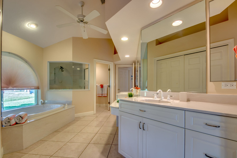 Bathroom 5, Villa Cape Harbour by Vacationhit, Lee