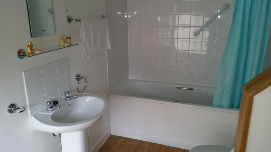 Bathroom 5, The White Hart, Somerset