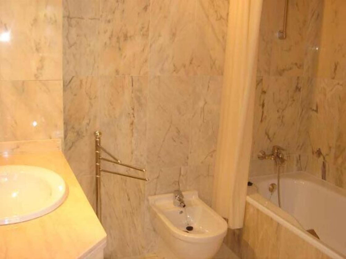 Bathroom, Apartamento Xaloc Esc.B Bajos A, Girona