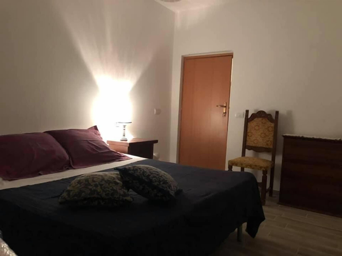 Bedroom 3, Il Minotauro, L'Aquila