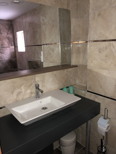 Bathroom 5, Karya Otel, Bodrum