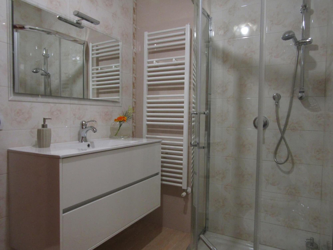 Bathroom 5, B&B Up, Taranto