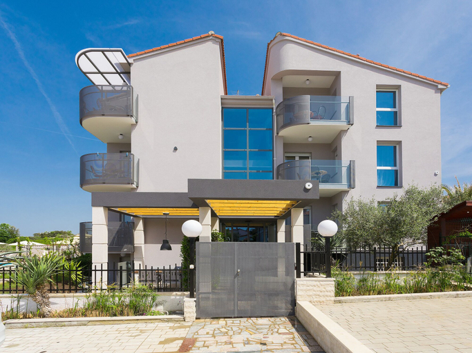 Exterior & Views, Astinian, Pula