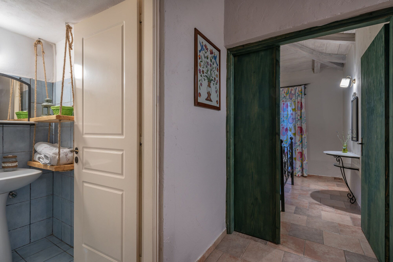 Bathroom 4, Ilyessa Cottages, Ionian Islands
