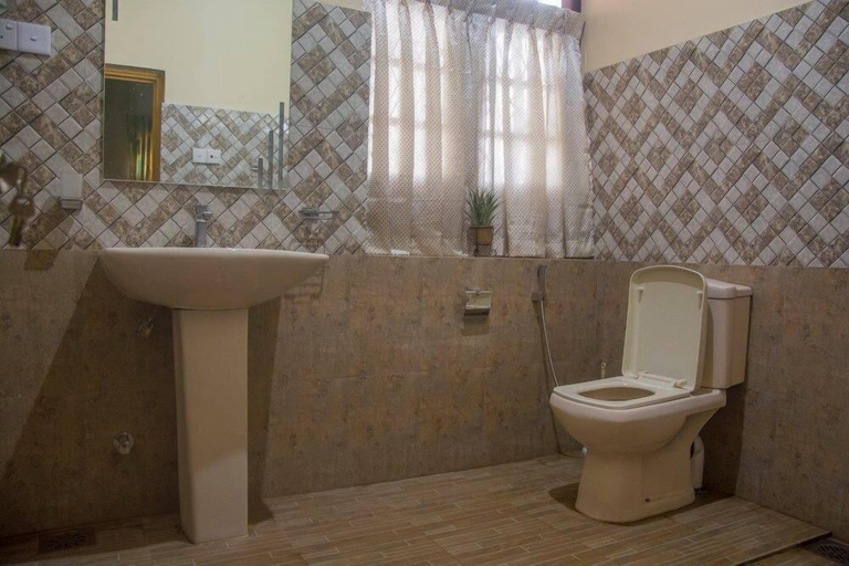 Bathroom 4, Granary Home Stay, Udunuwara