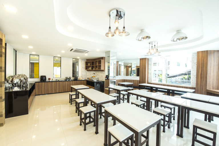 Food & Drinks 5, The Circle Hotel, Muang Buri Ram