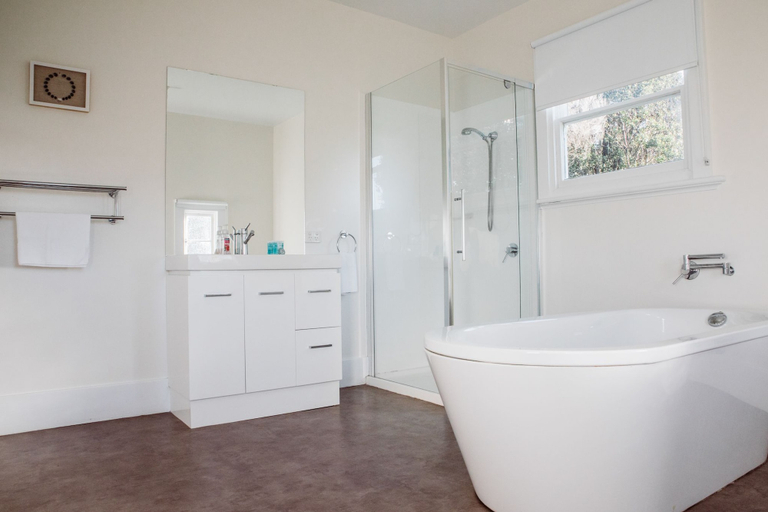 Bathroom 3, Low Head Pilot Station, George Town - Pt A