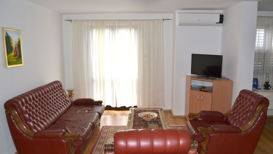 Others 4, Apartments Dobrisa