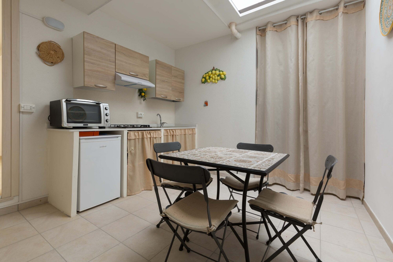 Private kitchen, 2200 Al Castello Home Holidays - Bilo by Barbarhouse, Lecce