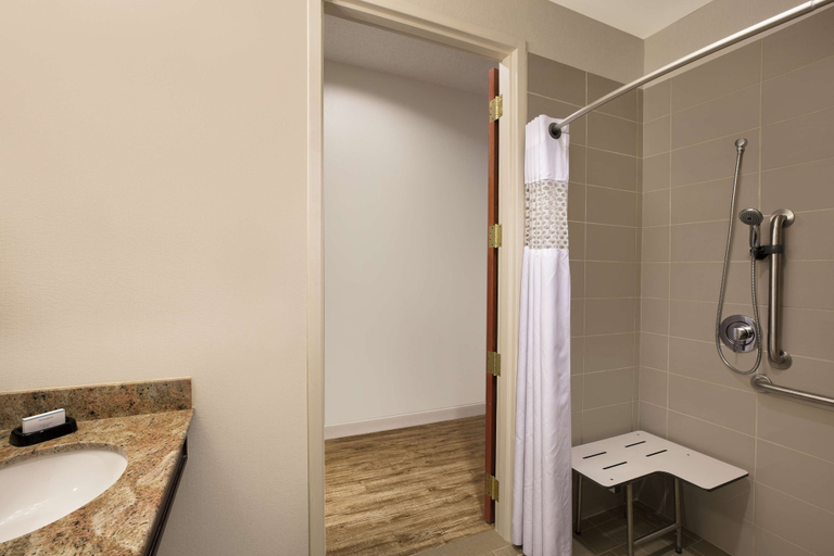 Bathroom 5, Hampton Inn by Hilton West Palm Beach Central Airport, Palm Beach