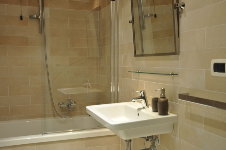 Bathroom 3, Casa Martini, Roma