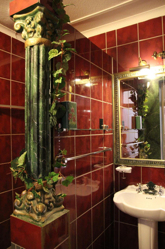 Bathroom 5, Belurana Collection Victoria Manor, Siyanda